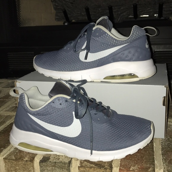 Nike Shoes - Nike tennis shoes